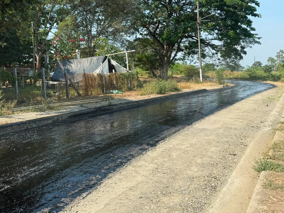 Avanzan obras de doble riego asfáltico en San Camilo, San Jacinto